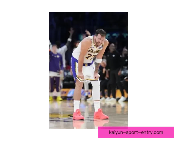 东契奇带伤鏖战三分绝平三不沾效率低迷31分遗憾吞里程悲